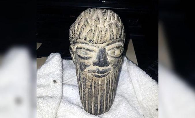 Asur Uygarlığı'na ait heykelle yakalanan 2 şüpheliye gözaltı