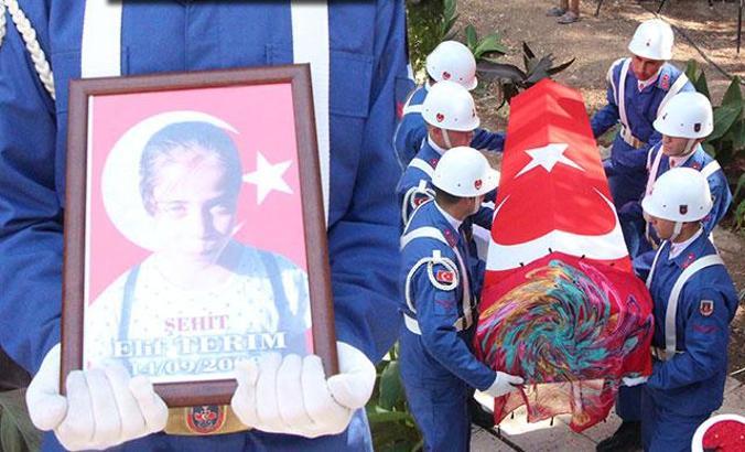 Ağıtlar yürek yaktı, gözyaşları sel oldu... En acı an!