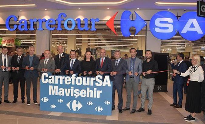 İzmir'in yeni alışveriş merkezi müşterileriyle buluştu