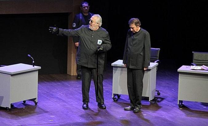 Sahnede ‘Büyük Gözaltı’