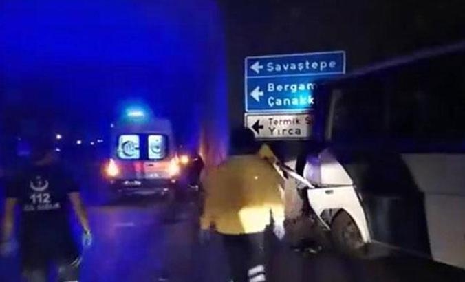 Soma'da maden işçilerini taşıyan servis midibüsü ile kamyon çarpıştı: 26 yaralı