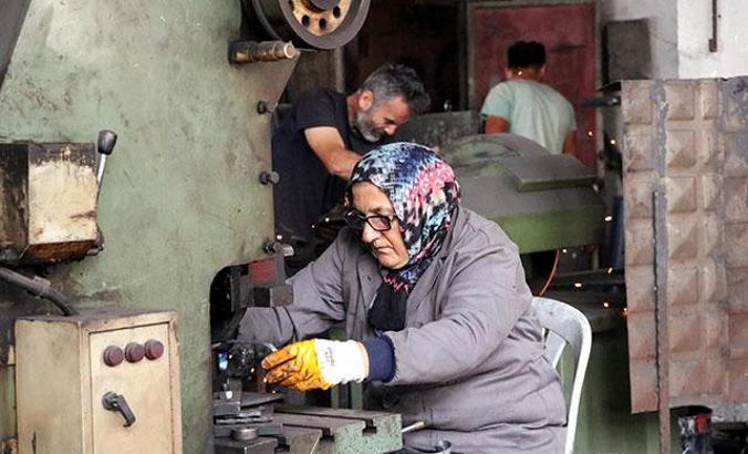 Gizlenerek girdiği sanayinin Nezahat Ustası oldu