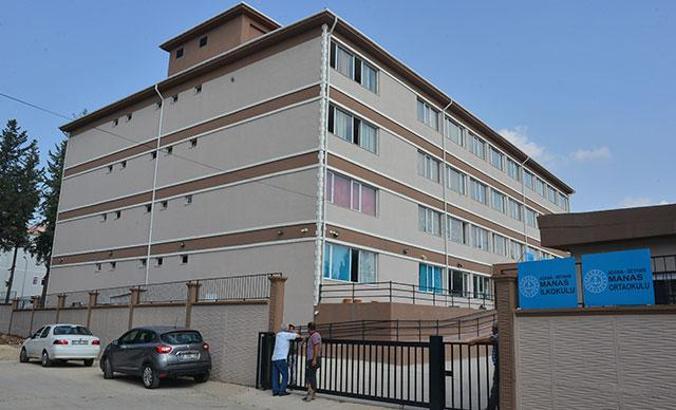 Okulun 3'üncü kat penceresinden düşen öğrenci yaralandı