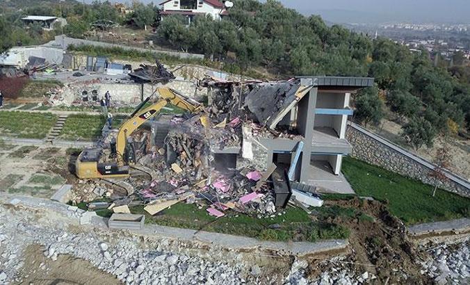 Bursa Nilüfer'de tartışmalara yol açan o villa yıkıldı