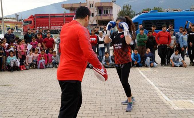 Milli sporculardan 'muaythai' tanıtımı için gösteri maçı