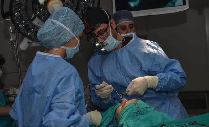 Türk doktor ameliyat etti, 350 yabancı doktor izledi