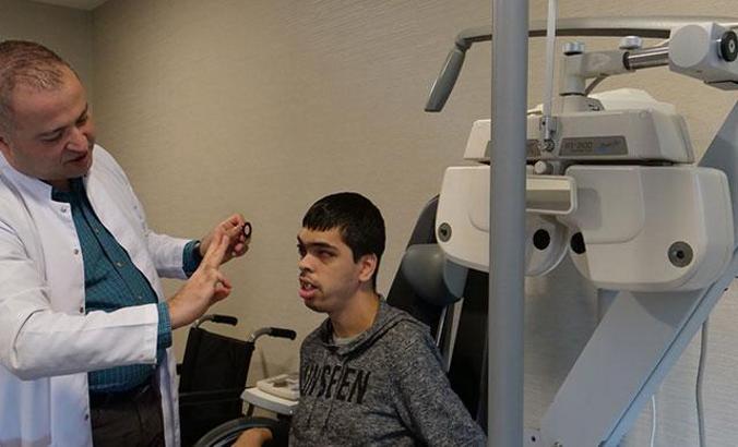 24 yılda iki kez kör olmaktan kurtuldu
