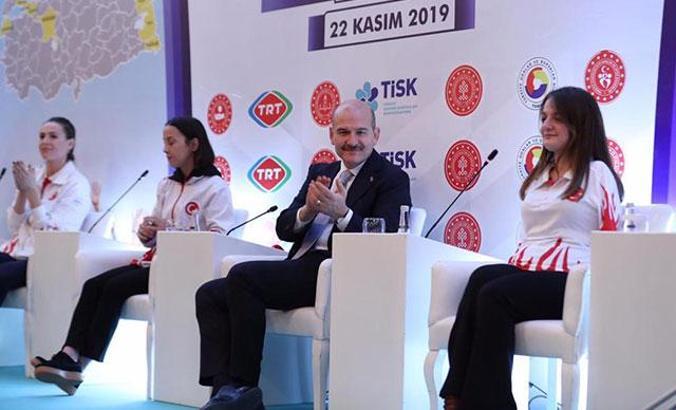Bakan Soylu, 'Yarın Çok Genç Olacak' projesinde sporcularla buluştu