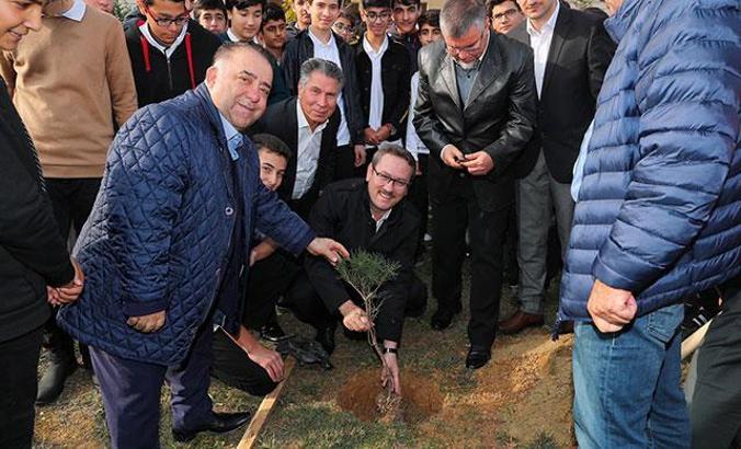 Başakşehir Belediyesi ‘fidanları’ öğretmenlere emanet etti