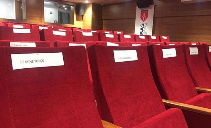 Katledilen kadınların sessizliği boş koltuklarda yankılandı