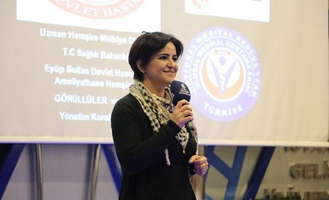 2011'in ‘Yılın Hemşiresi’ Okyay, yaşadığı olayları öğrencilerle paylaştı