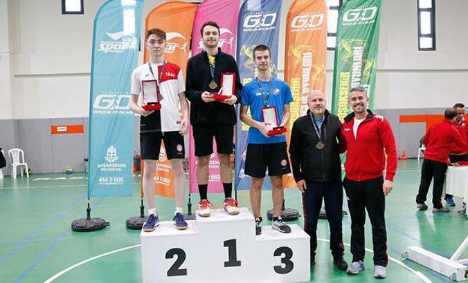 Hayatını adadığı Badminton'da şampiyon oldu