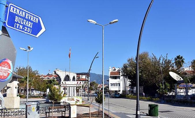 Marmaris'teki Kenan Evren Bulvarı'nın adı 'Bülent Ecevit Bulvarı' olarak değiştirildi