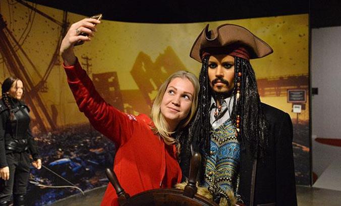 Dünyaca ünlü isimlerin heykelleri Antalya'da