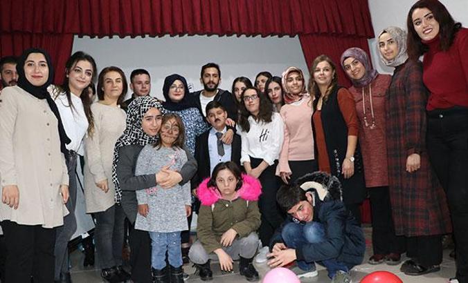 Van'da engellilerden tiyatro gösterisi