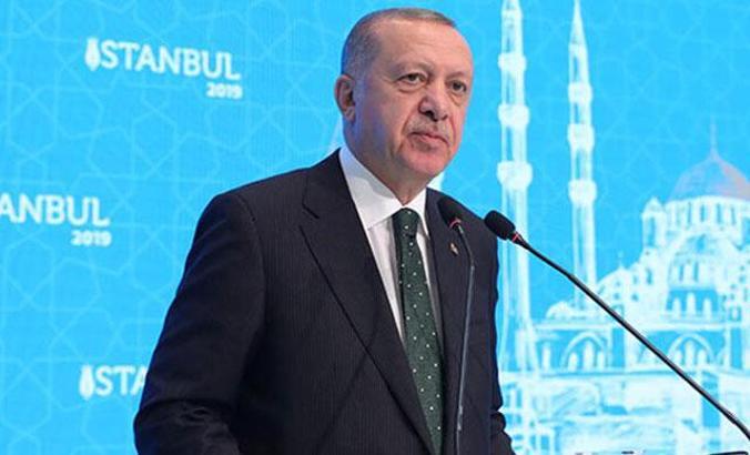 Cumhurbaşkanı Erdoğan'dan Macron'a sert tepki: Karşımızda susuyor