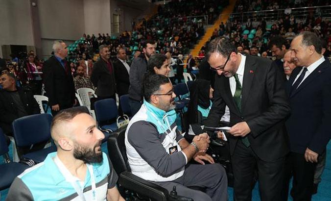 Bakan Kasapoğlu, gençlere 2020 Tokyo Olimpiyatları’nı hedef gösterdi