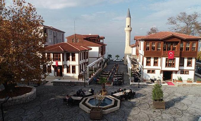 Gölcük'ün tarihi 'Yalı evleri' yeniden canlandırıldı