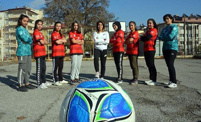 Sevgi Çınar: Benim bebek oyuncaklarım değil, futbol toplarım vardı