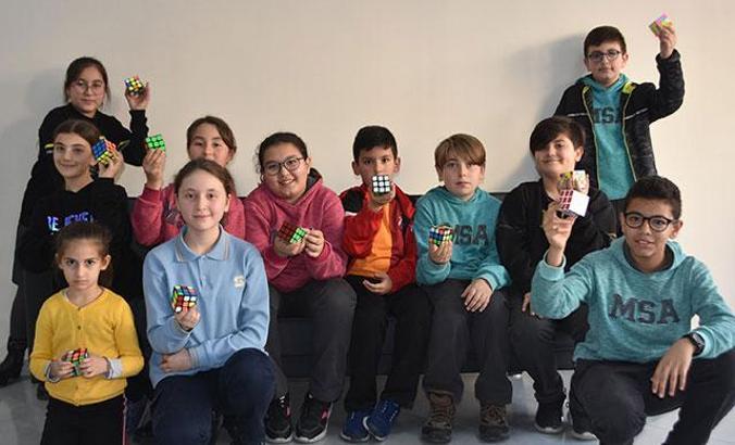 Rubik küple odaklanmayı artırdı, başarıyı katladı