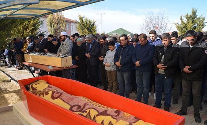 Aksaray'daki kazada ölen 3 genç gözyaşlarıyla toprağa verildi