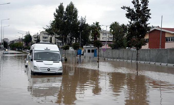 Adana sele teslim oldu
