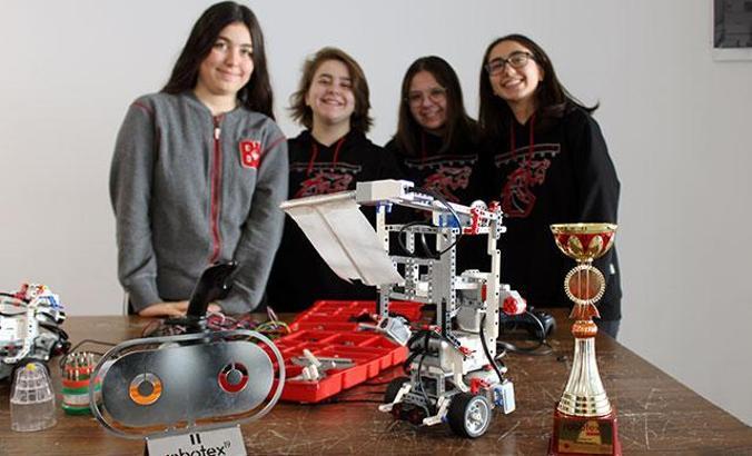 Dünya ikincisi oldukları yangın söndürme robotunu hayata geçirmek istiyorlar