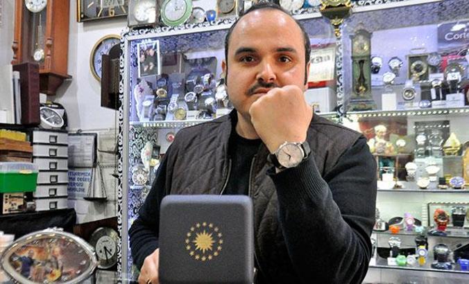 Cumhurbaşkanı Erdoğan'dan, saat tamircisine hediye saat