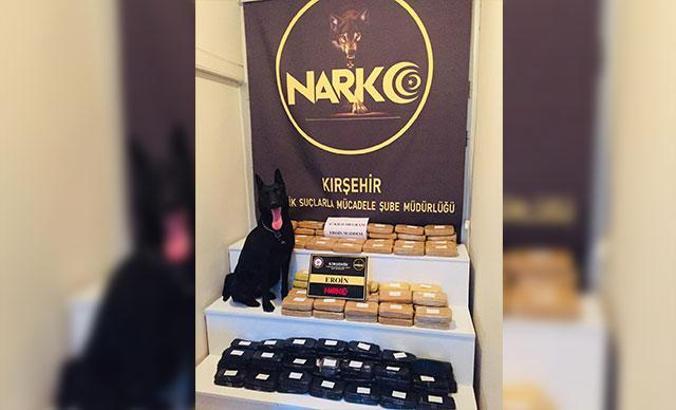 Narkotik köpeği 'Çine', pul biber ve isotla gizlenmiş 64 kilo eroin buldu