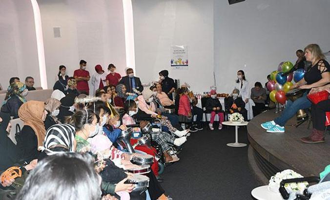 Lösemiye karşı yeni yılı gülerek karşıladılar