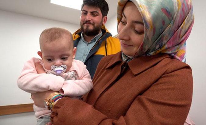 540 gram doğan Sümeyye bebek, kör olmaktan kurtuldu