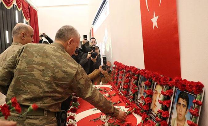 Diyarbakır'da bombalı saldırıda ölen 6'sı öğrenci 7 kişi anıldı