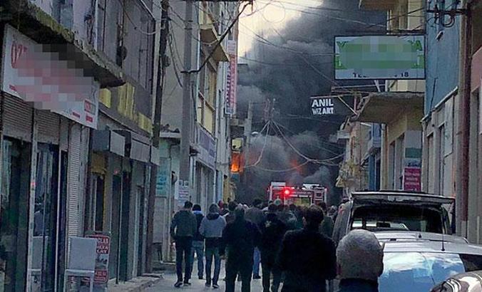 Büfe ve sünger atölyesi, yangında kullanılamaz hale geldi