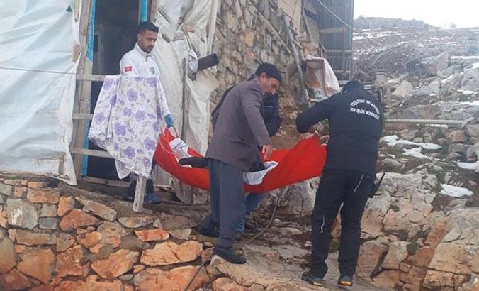 Rahatsızlanan kadın, karla kapanan yolun açılmasıyla hastaneye ulaştırıldı