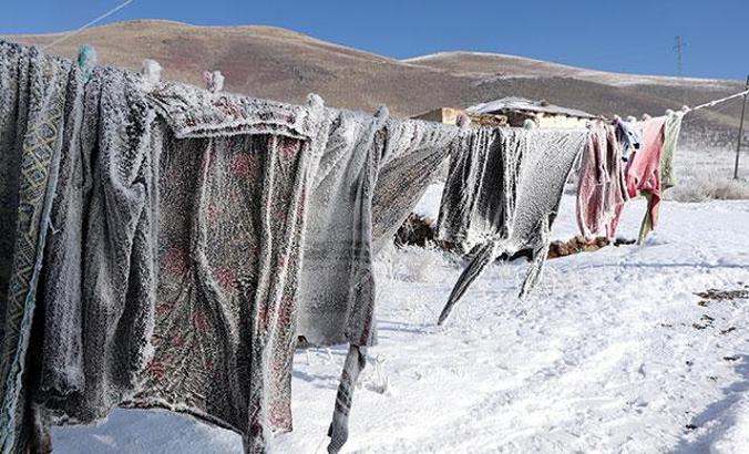 Çaldıran buz tuttu