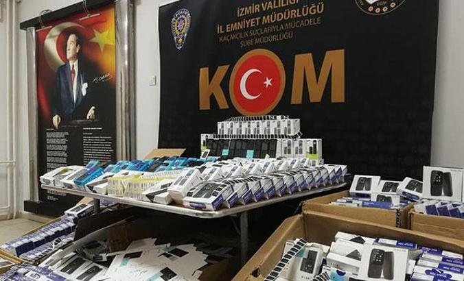 İzmir'de 1771 kaçak cep telefonu ele geçirildi