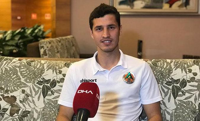 Alanyasporlu futbolcu Salih Uçan: Formayı vermeden devam etmek isterim