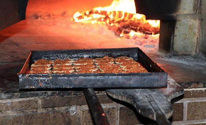 Tarsus’un fındık lahmacununa yoğun ilgi