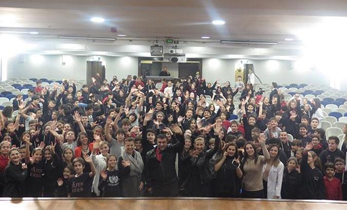 Ünlü ressam Ahmet Güneştekin öğrencilerle buluştu