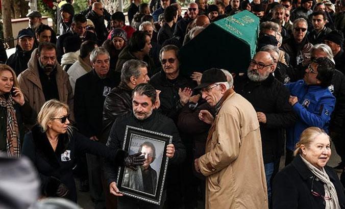 Usta oyuncu Recep Aktuğ son yolculuğuna uğurlandı