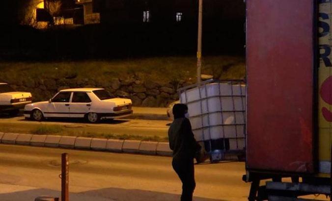 Arnavutköy'de oto tamirhanesinde sahte içki üretmişler