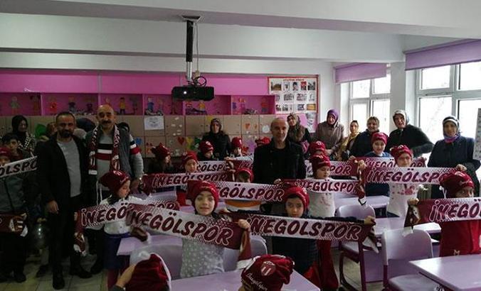 İnegölspor taraftarından Ağrı'daki öğrencilere karne hediyesi