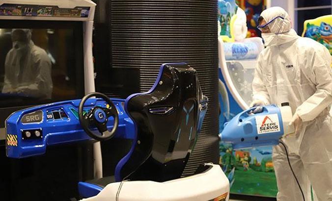 İstanbul'da AVM'lerin oyun alanları çocuklar için temizlendi