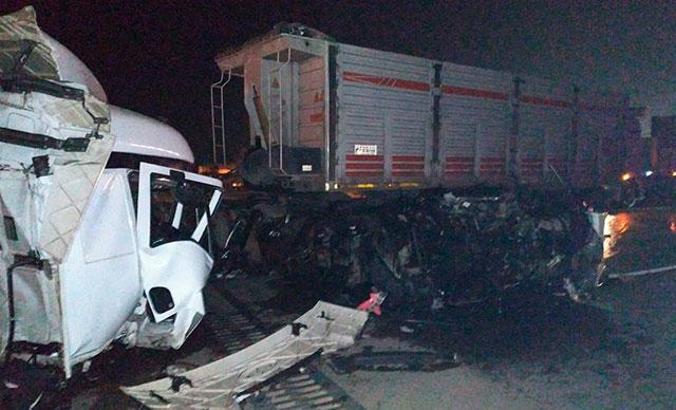 TIR'a arkadan çarpan TIR'ın kupası uçtu: Sürücü, 'Ben böyle kaza görmedim' dedi