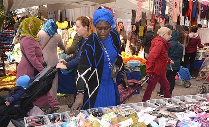 Avcılar'ın Senegalli tek kadın pazarcısı