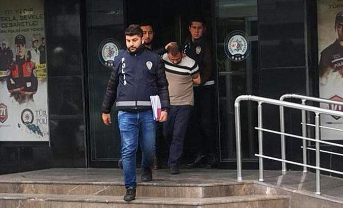 Cezaevinden çıkıp eşini ve annesini öldürdü! Babasından şikayetçi oldu