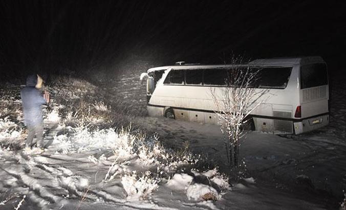 Sivasspor'un altyapı oyuncularını taşıyan otobüs şarampole indi: 7 yaralı