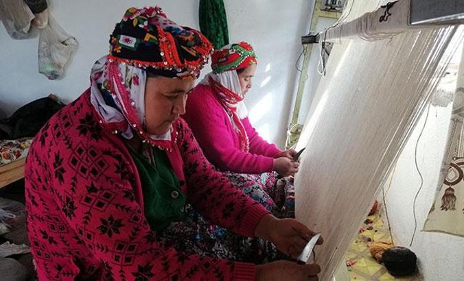 Yörük kadınları, 5 asırdır el dokuması halı üretiyor