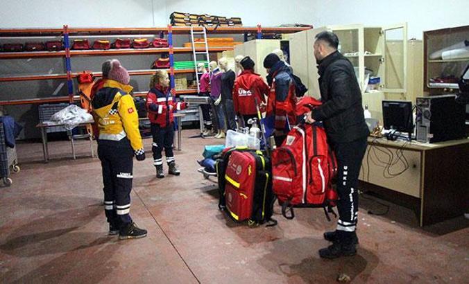 Bolu'dan Elazığ'a arama- kurtarma ekibi gönderildi