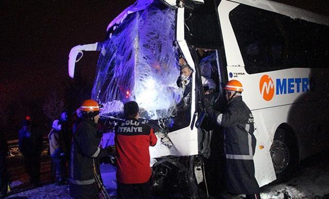 TEM'de zincirleme kaza: 1 ölü, 20 yaralı